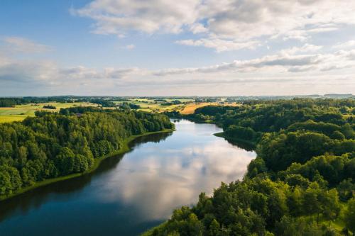 Linia brzegowa jeziora Kaszuby sauna i balia