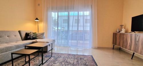 TV a/nebo společenská místnost v ubytování Apartament Sant Jaume D'enveja