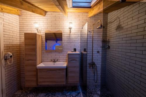 Ένα μπάνιο στο RA Hotel