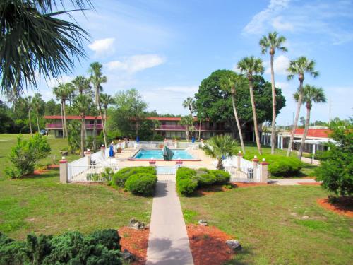 Vrt pred nastanitvijo Motel 6-Spring Hill, FL - Weeki Wachee