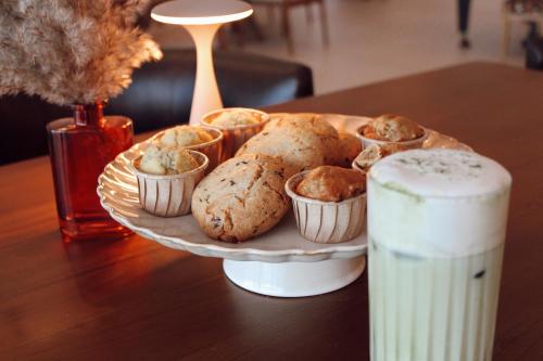 الطعام في الفندق أو بالجوار