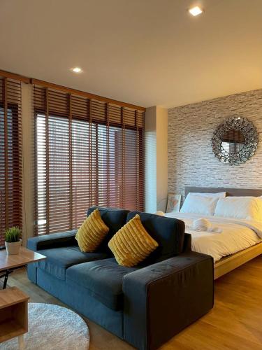 Χώρος καθιστικού στο SkyLink Thonglor Luxury Condo with Pool BTS Access