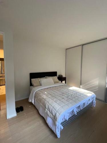 a bedroom with a large bed in a room at Almorah 2 bedroom in Auckland
