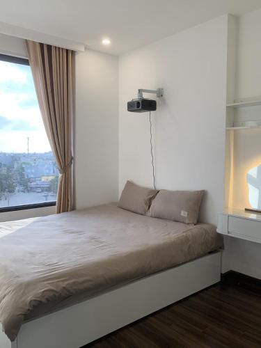 a bedroom with a large bed with a window at X-Stay Sweet in An Khê