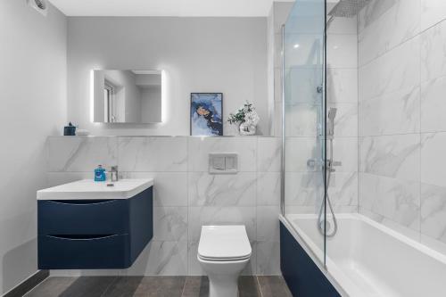 Koupelna v ubytování Cuffley Art Deco Flat