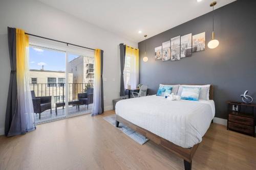 Postel nebo postele na pokoji v ubytování Luxury 3BR Condo | Mins to Manhattan