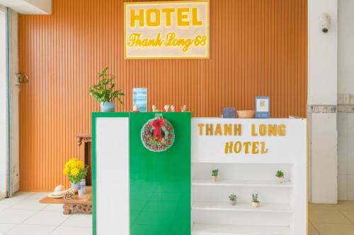 a hotel showroom with a sign on the wall at Thanh Long Hotel Hồ Chí Minh in Ho Chi Minh City