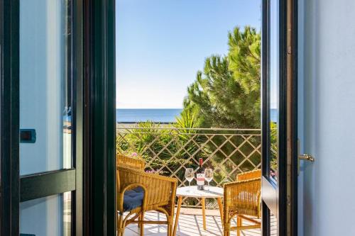 Üldine merevaade või majutusasutusest Villa Ray - Front row beachfront with garden pildistatud vaade