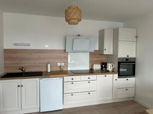 Kuchyň nebo kuchyňský kout v ubytování La belle étoile - 4 pers - balcon