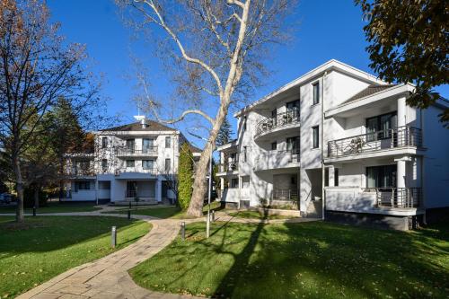 Kenese Bay Garden Resort & Conference — Property building