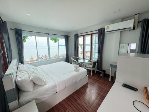 Postel nebo postele na pokoji v ubytování The Iris Resort