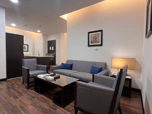 Χώρος καθιστικού στο Zara Continental Hotel