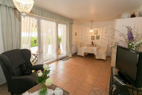 TV a/nebo společenská místnost v ubytování Ferienhaus In Walkenried Mit Schöner Terrasse
