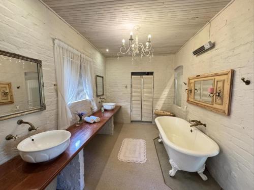 Koupelna v ubytování Hartland Country House Oudtshoorn