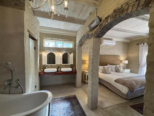 Ένα ή περισσότερα κρεβάτια σε δωμάτιο στο Hartland Garden Suite