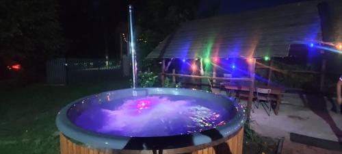 Agrowczasy Nad Stawem - Plus strefa jacuzzi przy domu z jedną sypialnią