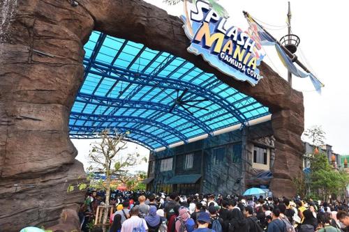 a large crowd of people standing in front of a building at Splash Mania Maya Bay Residence Blissful Nest Gamuda Cove in Banting