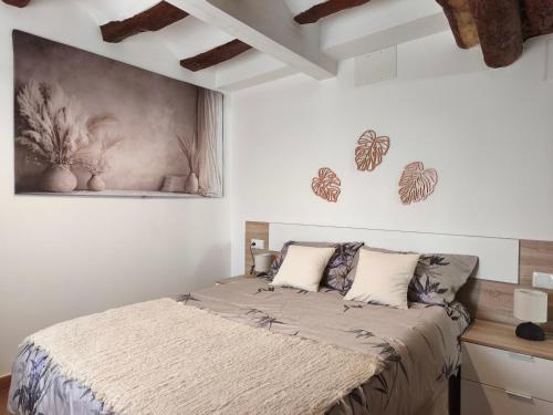 Ένα ή περισσότερα κρεβάτια σε δωμάτιο στο Mas Lloretó - La Oreneta