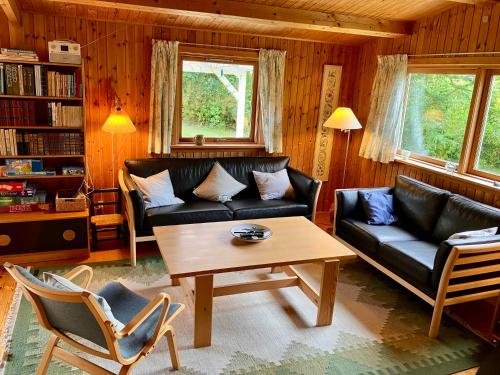 Posezení v ubytování Cozy Summer House By Høve Strand