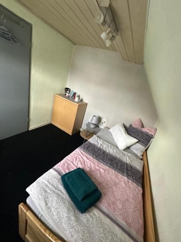 a small bedroom with two beds in a room at Corner Haus RM1 in Schnaittach
