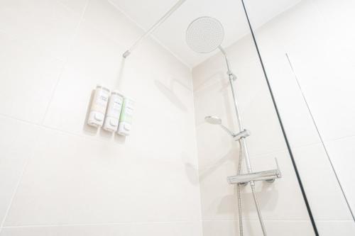 Ένα μπάνιο στο VLC Yako Suite by Host Valencia