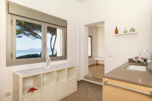 Billede fra billedgalleriet på Charming seaside villa in Muro 220 m² i Playa de Muro