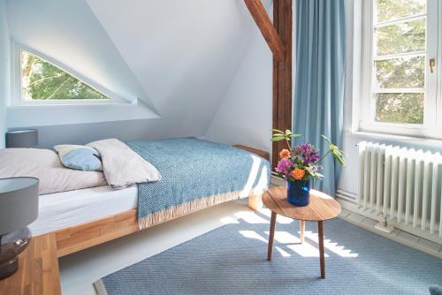 Ένα ή περισσότερα κρεβάτια σε δωμάτιο στο Große Atelierwohnung Barrierefrei