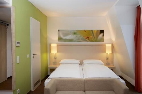 H+ Hotel München Image