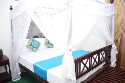 Ένα ή περισσότερα κρεβάτια σε δωμάτιο στο Derana Villa Hikkaduwa