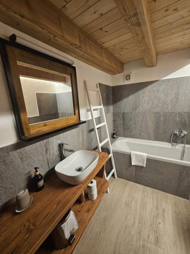 a bathroom with a sink and a bath tub at Rural Cachettes in La Salle