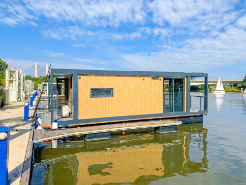 Houseboat - Dom na wodzie
