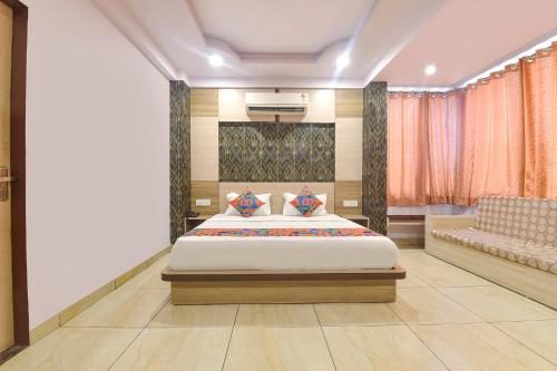 Ένα ή περισσότερα κρεβάτια σε δωμάτιο στο Hotel Neelambar Villa