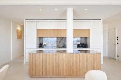 REF 2028 Croisette - Superb apartment with panoramic sea view for rent