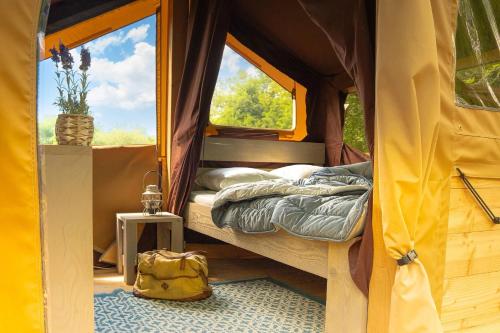 Ένα ή περισσότερα κρεβάτια σε δωμάτιο στο Camping 3 étoiles - Parc aquatique - ccba0ec