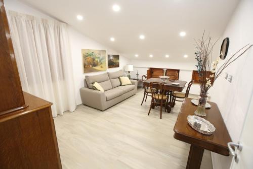 Χώρος καθιστικού στο Exclusive Villa with Pool Near Monreale