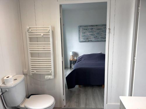 Et badeværelse på ღ La Villa Couardaise - Spacieuse Avec Jardin