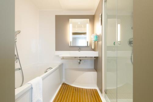 Ένα μπάνιο στο Novotel Suites Nancy Centre