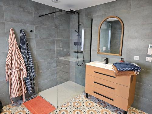 Koupelna v ubytování Cœur de Jardin - Spa PRIVE - Jacuzzi - Unique & Cosy - Route des Vins