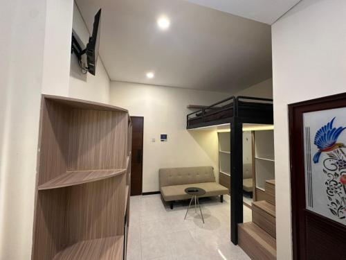 Μια τηλεόραση ή/και κέντρο ψυχαγωγίας στο koku kuta