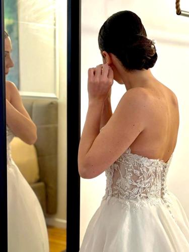 a woman in a wedding dress looking in a mirror at Verde Di Calabria in Palmi