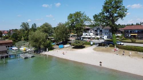 an aerial view of a beach with people on the shore at QC Quartier Chiemsee Hotel in Seebruck