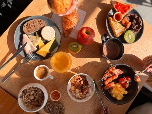 Comida en o cerca de este hotel