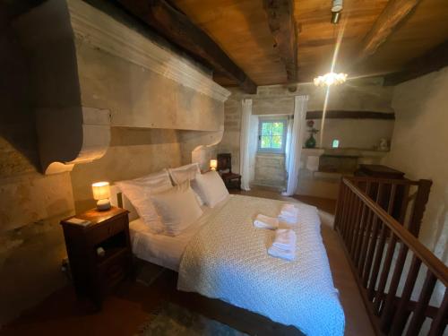 a bedroom with a bed with two towels on it at A Pers in Saint-Projet