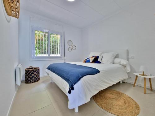 Exclusivo piso con vistas al mar y jardin AV-87