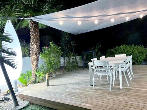 Exclusivo piso con vistas al mar y jardin AV-87