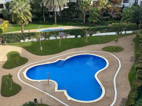 Precioso duplex con vistas a la piscina AV-86