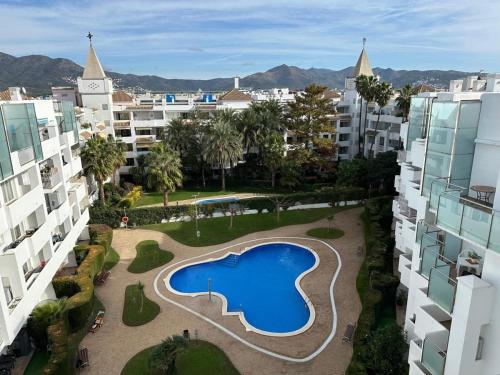 Precioso duplex con vistas a la piscina AV-86