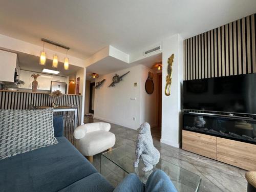 Precioso duplex con vistas a la piscina AV-86