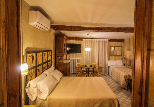 a hotel room with a bed and a table at Alfonso VIII 20 in Cuenca