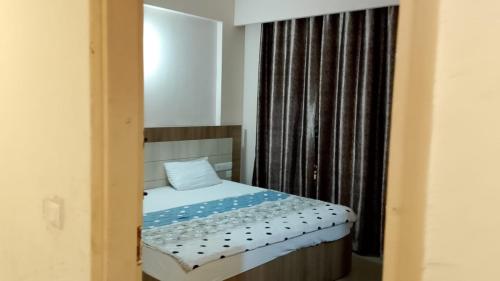 Ένα ή περισσότερα κρεβάτια σε δωμάτιο στο Shree ji sharnam